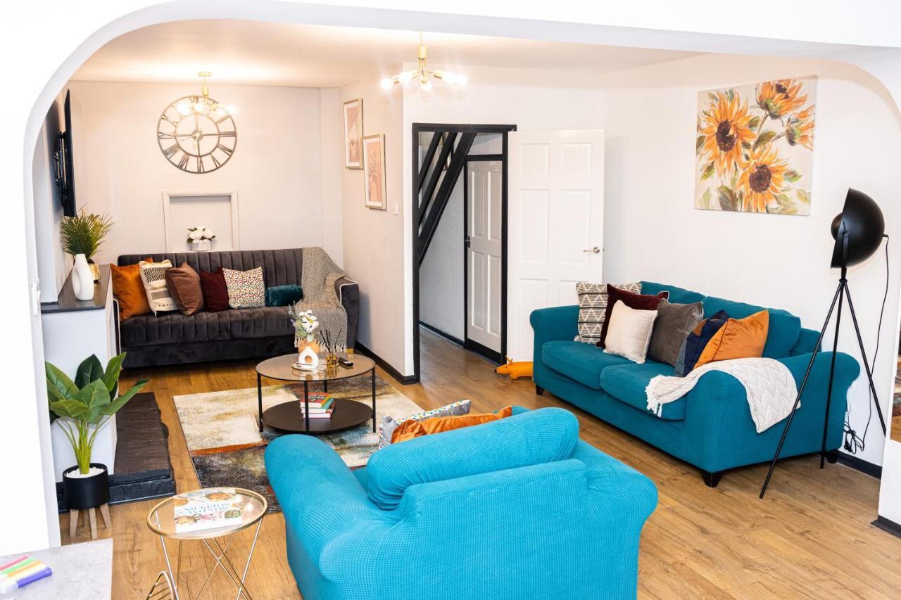 Td Stourb Dudley - Luxurious 3 Bedroom House - Sleeps 7 - Dy1 - Long And Short Stay Brierley Hill Exterior photo